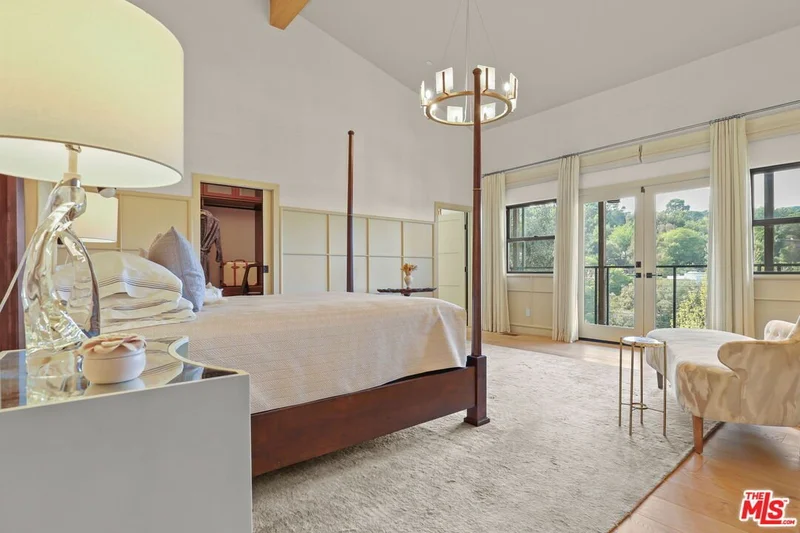 2835 Oak Point Dr, Los Angeles, CA 90068, Los Angeles, California, United States. - Photo 4