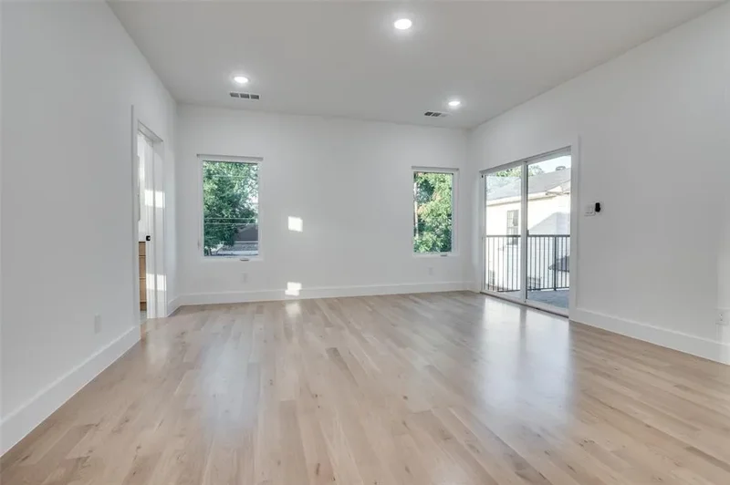 514 S Glasgow Drive, Dallas, Texas, United States. - Photo 16