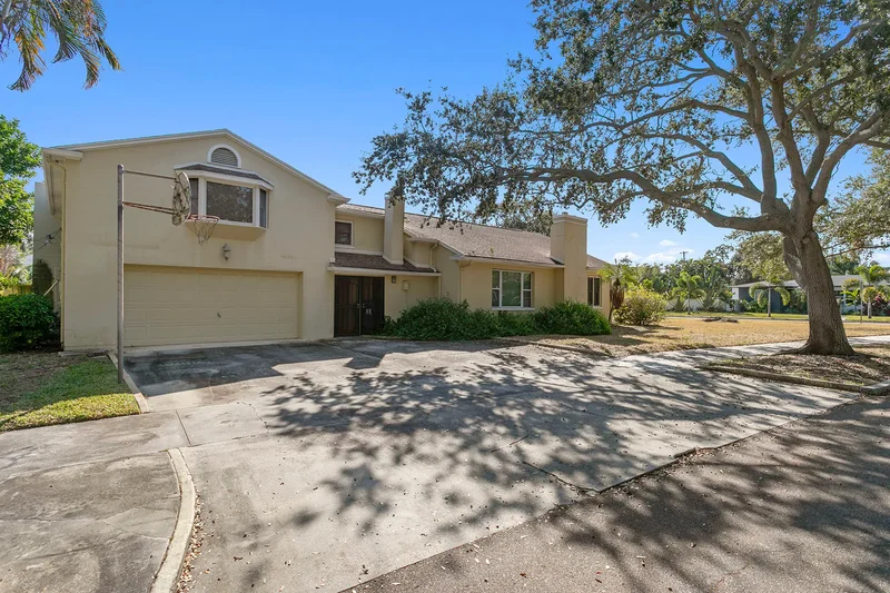 100 Catalan Boulevard NE, St Petersburg, FL 33704, St. Petersburg, Florida, United States. - Photo 6