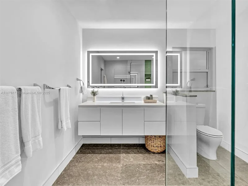 840 S Southlake Dr, Hollywood, Florida, United States. - Photo 38