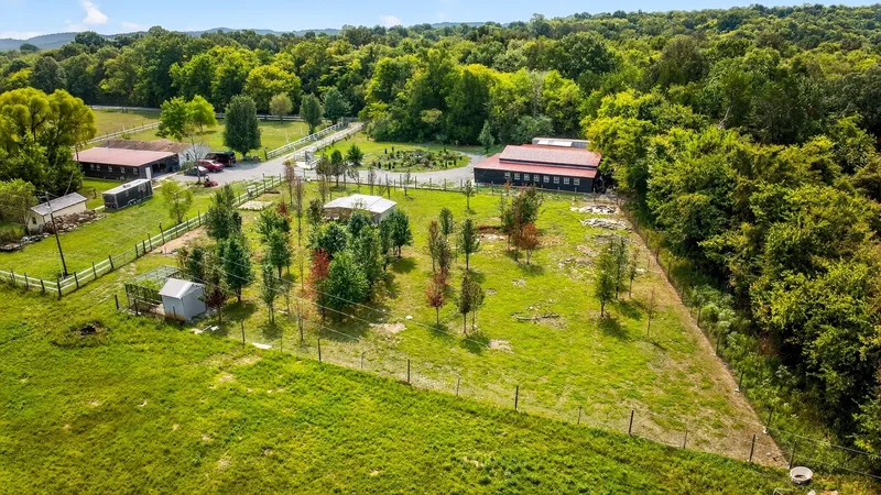 2600 Round Hill Rd, Belfast, Tennessee, United States. - Photo 46