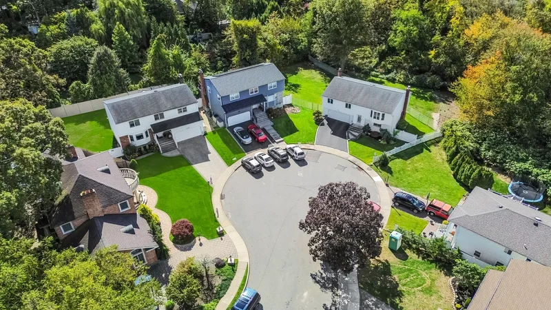 1330 Bea Court, East Meadow, New York, United States. - Photo 20