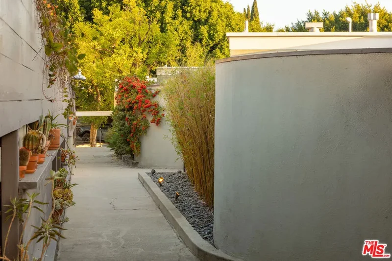 2845 1/2 Avenel Street, Los Angeles, California, United States. - Photo 25