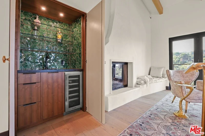 2835 Oak Point Dr, Los Angeles, CA 90068, Los Angeles, California, United States. - Photo 6