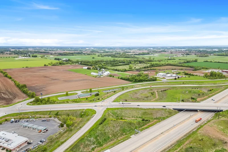1600 Planeview, Oshkosh, WI 54904, Oshkosh, Wisconsin, United States. - Photo 20