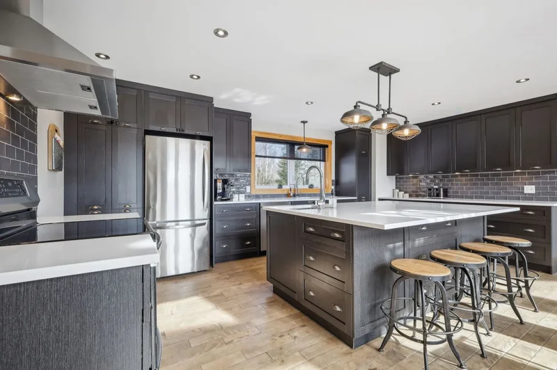 121 Ch. du Pavillon-Kanata, Amherst, Quebec, Canada. - Photo 18