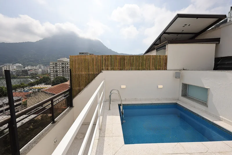 Duplex Penthouse With Views Of The Lagoa And Christ The Redeemer