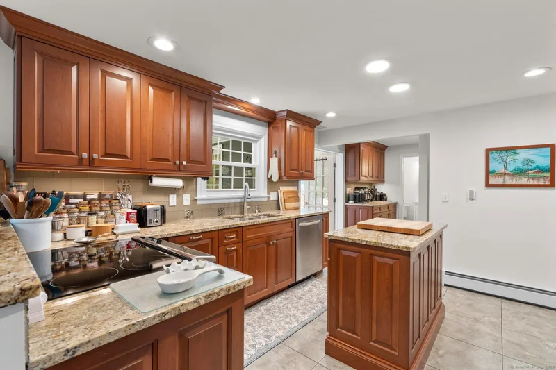 24 Saw Mill Lane, Avon, Connecticut, United States. - Photo 11