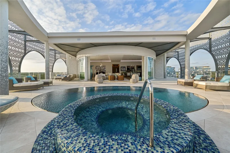 The Penthouse, Orchid Building, Albany, Bahamas