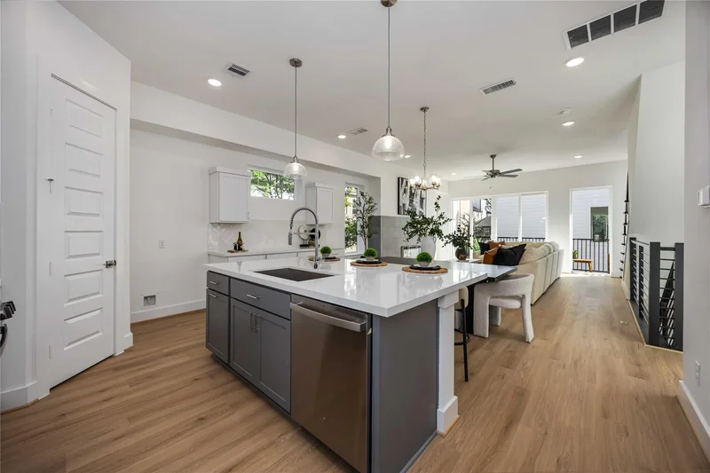 4415 Caroline St, Houston, Texas, United States. - Photo 10