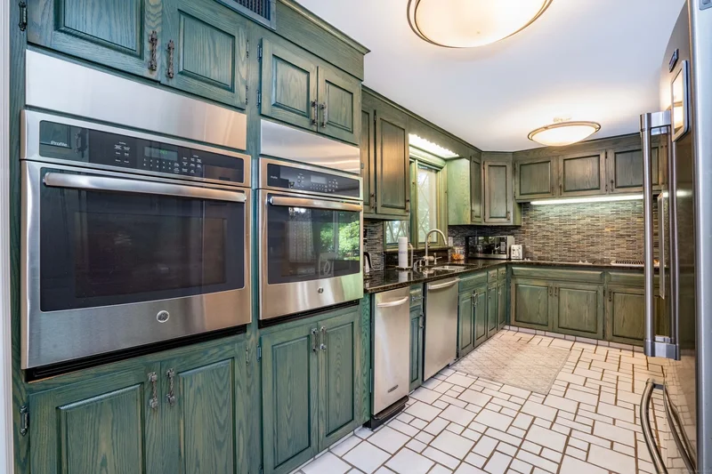 15 Rushleigh Road, West Hartford, Connecticut, United States. - Photo 12