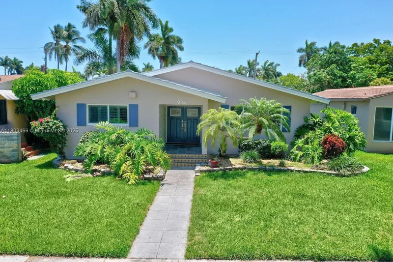 932 Polk St, Hollywood, FL 33019, Hollywood, Florida, United States. - Photo 11