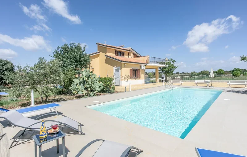 Villa with Garden and Pool in Modica Sorda