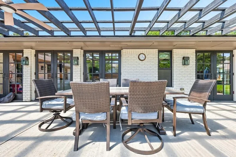5857 Charlestown Drive, Dallas, Texas, United States. - Photo 25