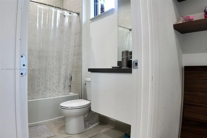 8002 NW 43rd St, Miami Springs, Florida, United States. - Photo 13