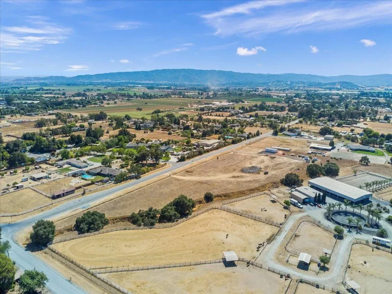 2055 Rucker Avenue, Gilroy, California, United States. - Photo 12