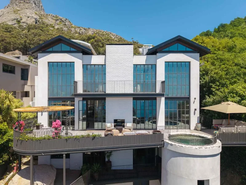 Windstill – nestled between Lion’s Head and the Atlantic Ocean