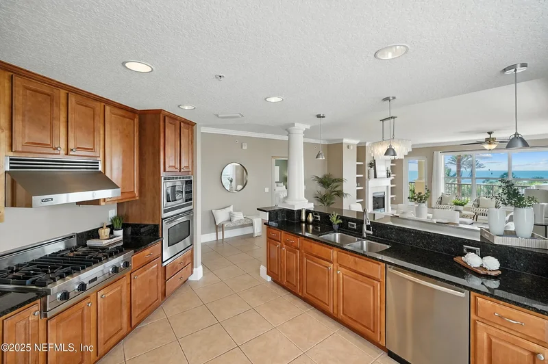 112 5TH Avenue S 402, Jacksonville Beach, Florida, United States. - Photo 8