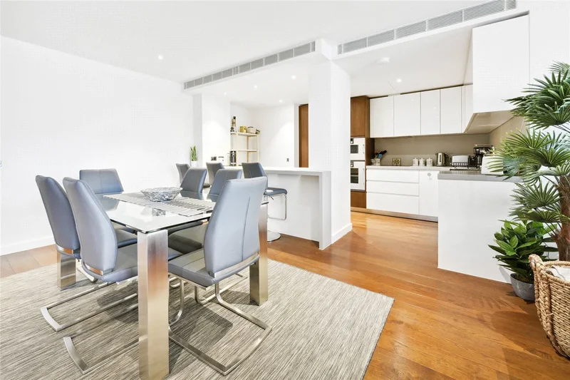 spacious and stylish apartment