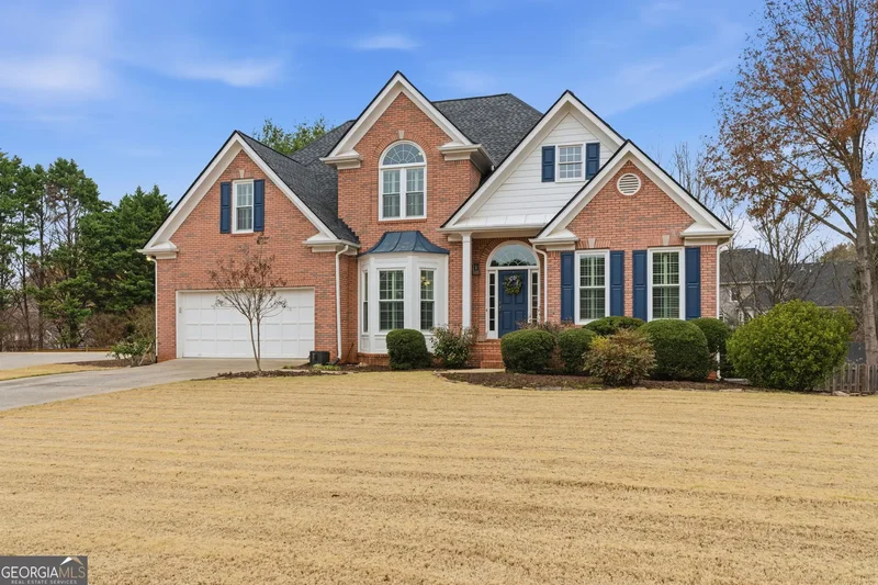 Single Family Residence in Cumming