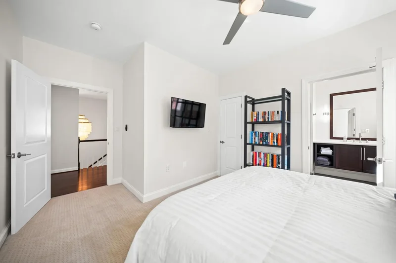 4725 Massachusetts Avenue NW, Washington, DC 20016, Washington, District of Columbia, United States. - Photo 28