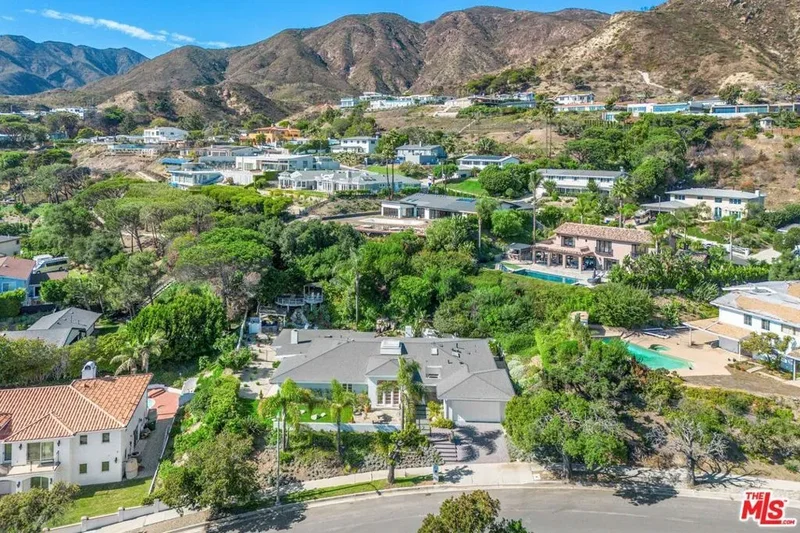 341 Surfview Drive, Los Angeles, California, United States. - Photo 32