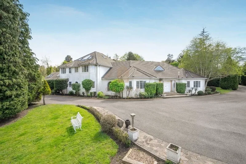 Fan Court, Longcross, Chobham, England, United Kingdom. - Photo 6
