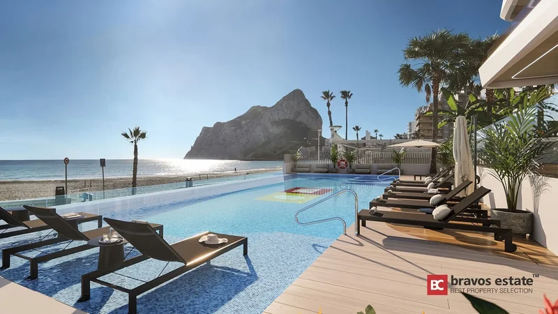 Luxury Penthouse with Panoramic Views and Rooftop Terrace by the Sea