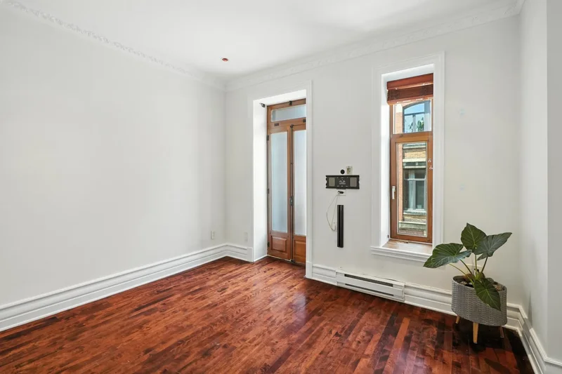 424 Rue du Champ-de-Mars, Montréal, Quebec, Canada. - Photo 7