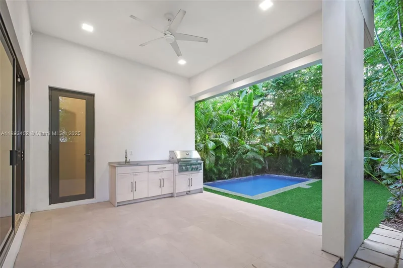 3063 Elizabeth St, Miami, Florida, United States. - Photo 10