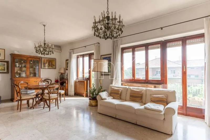  Appartamento ultimo piano, luminoso in Via dell Oceano Atlantico Eur