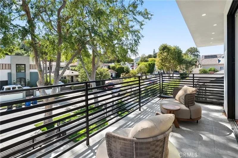 14519 Greenleaf Street, Los Angeles, California, United States. - Photo 19