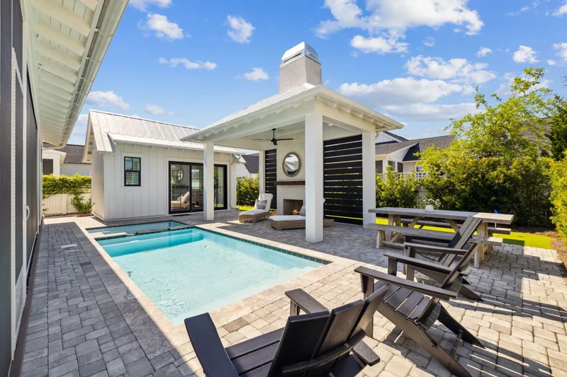 Single Family Residence in Watersound