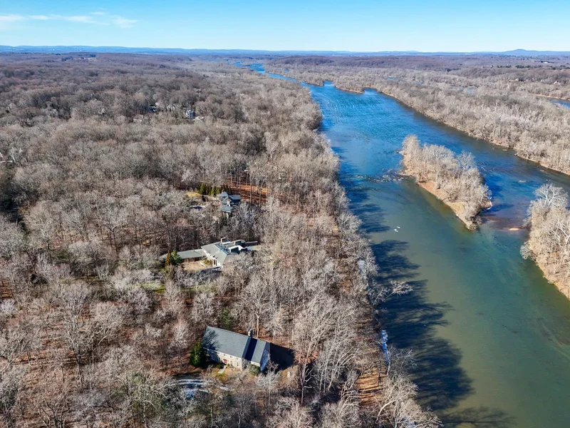 121 Yarnick Road, Great Falls, VA 22066, Great Falls, Virginia, United States. - Photo 22