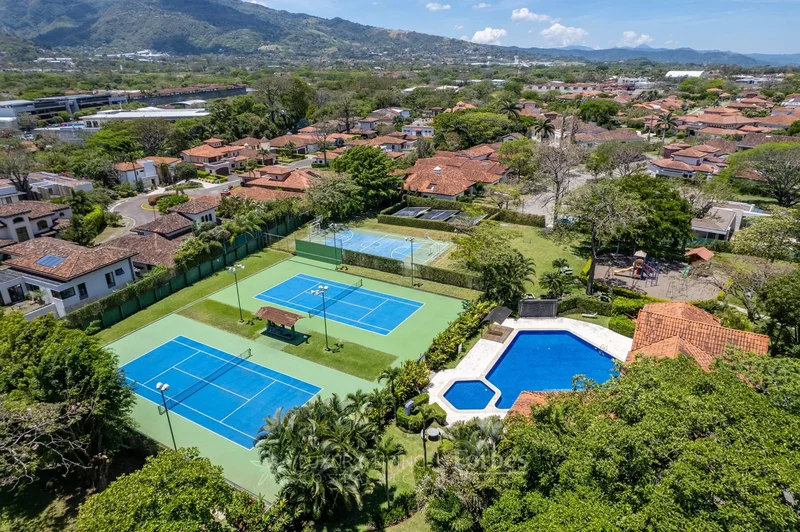 Pozos, San José Province, Costa Rica. - Photo 3