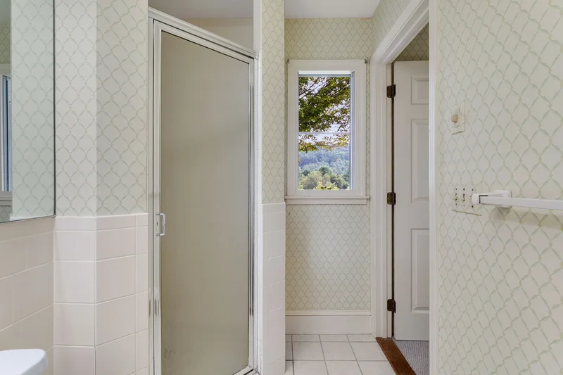 593 Red Barn Road, Hartford, VT 05001, Hartford, Vermont, United States. - Photo 47