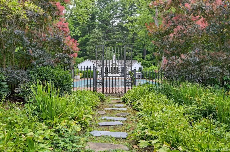 60 Piping Rock Road, Upper Brookville, New York, United States. - Photo 36