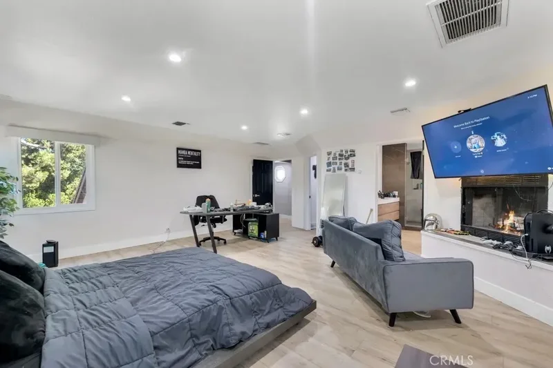 10122 Jovita Avenue, Los Angeles, California, United States. - Photo 14