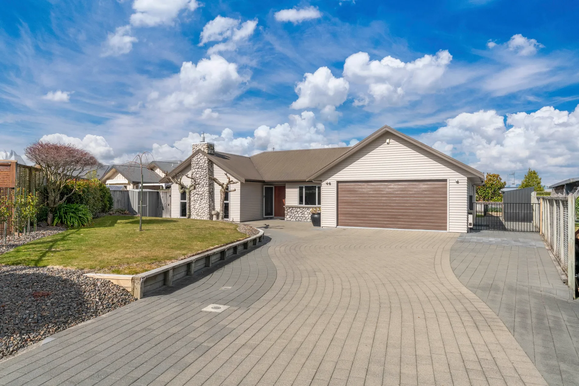 Exterior photo 8