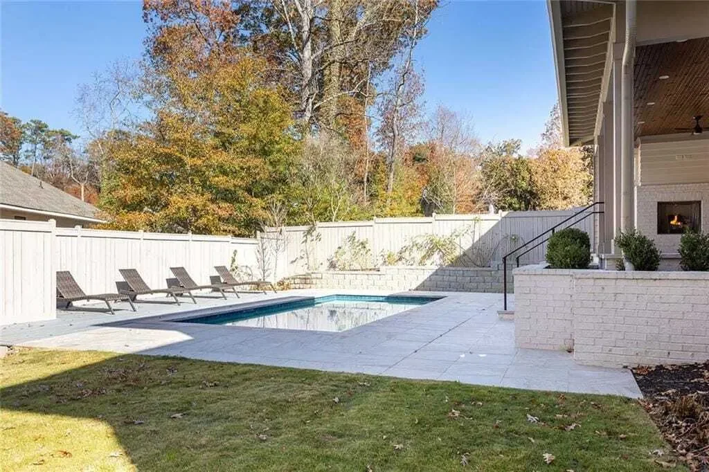 Exterior photo 11
