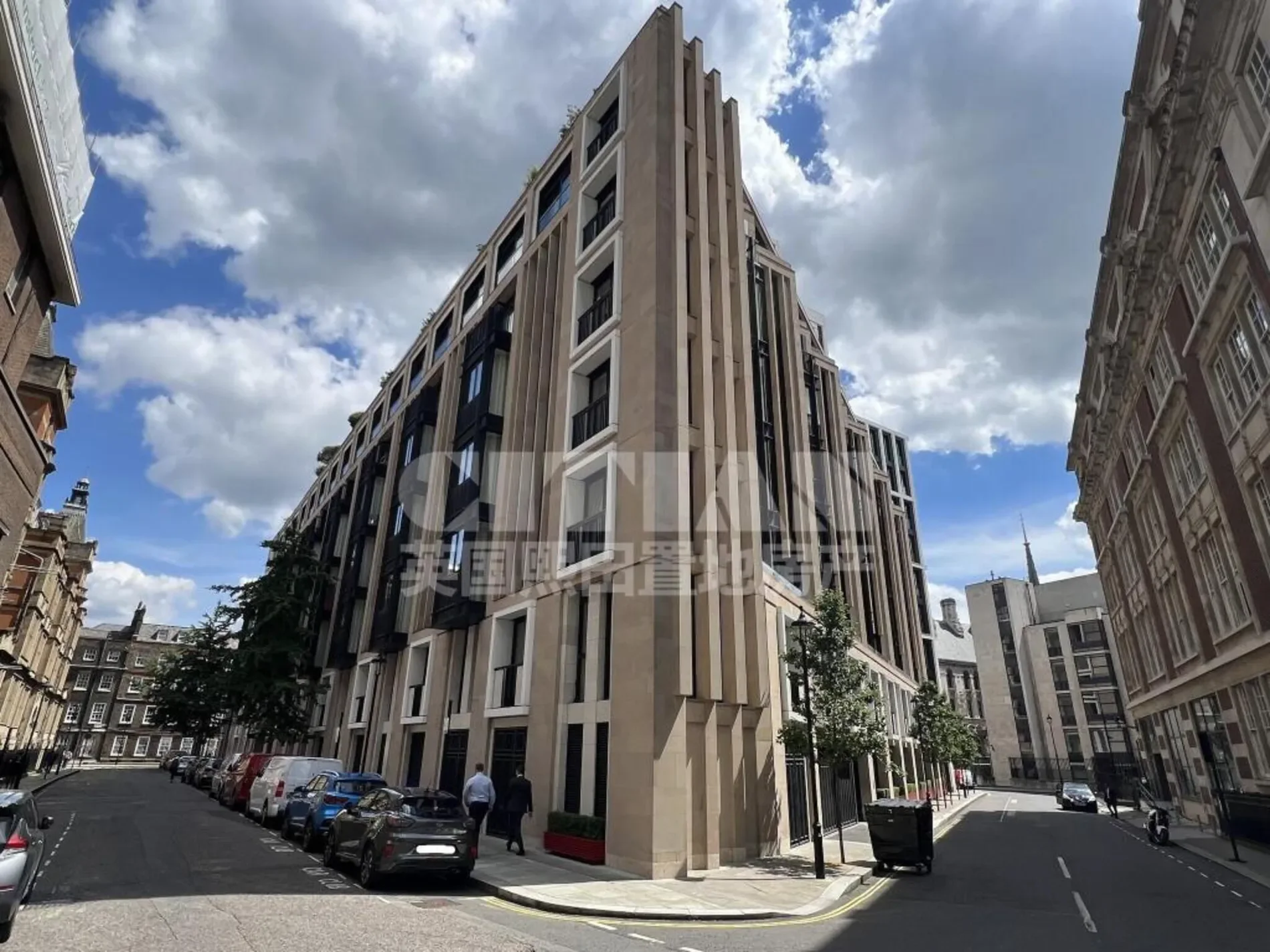 Exterior photo 1