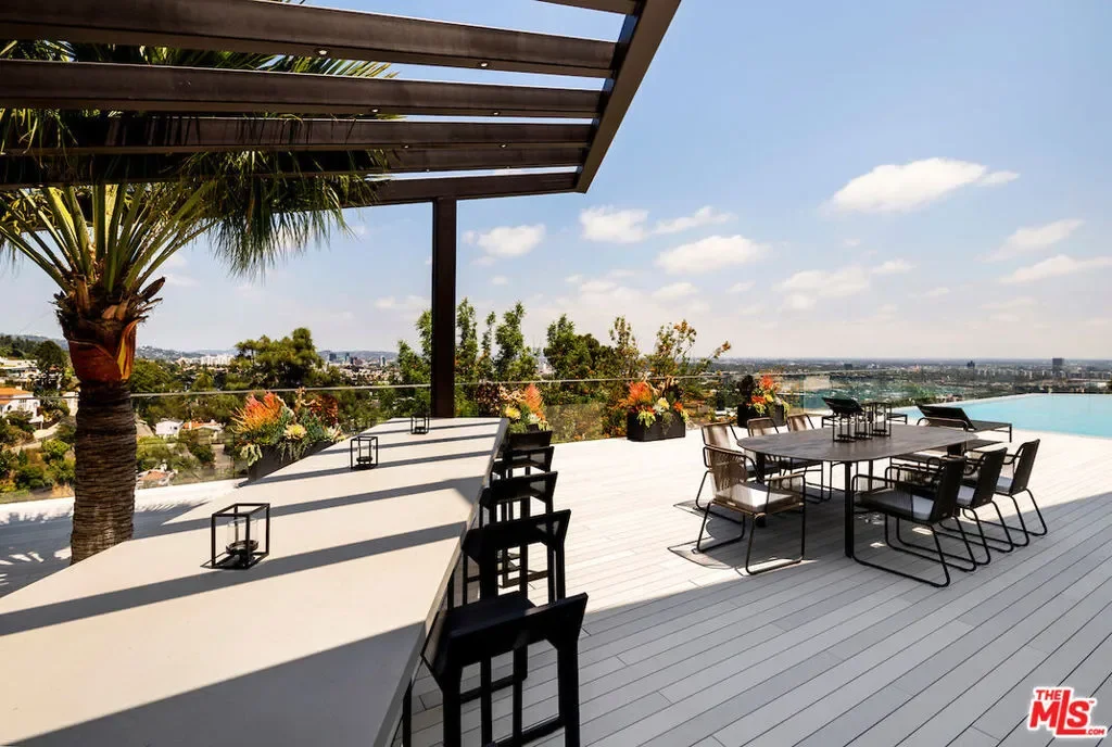 8116 Laurel View Drive, Los Angeles, California, United States. - Photo 37
