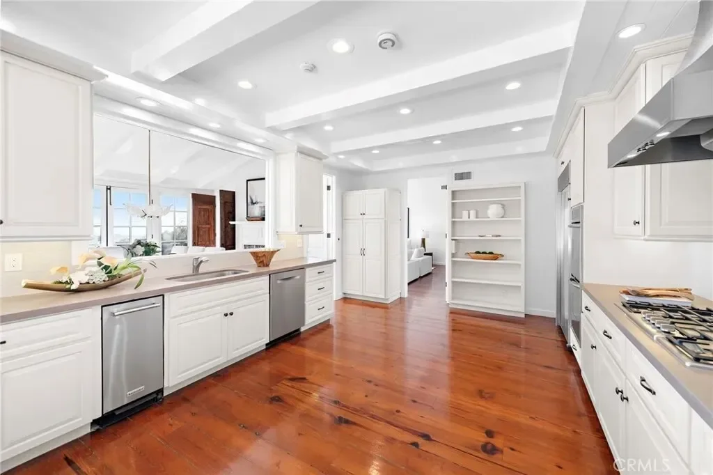 521 Kings Road, Newport Beach, California, United States. - Photo 17