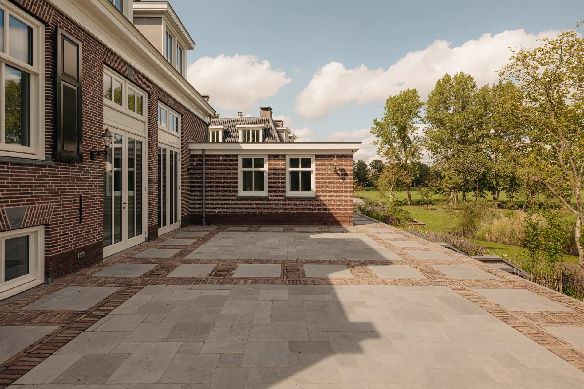 Exterior photo 10