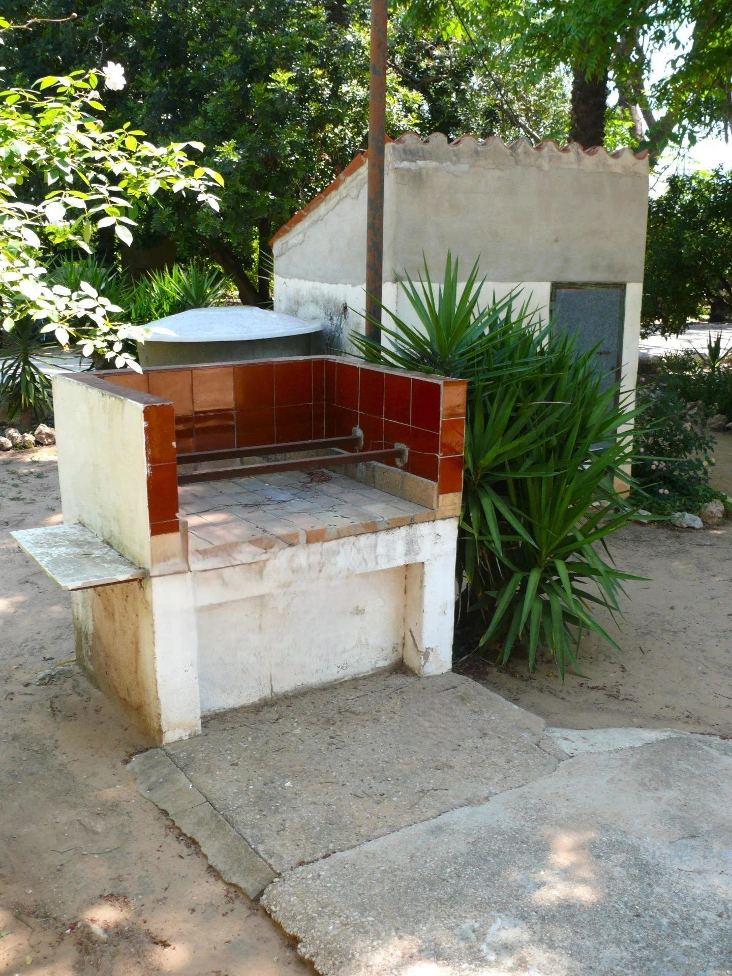 Exterior photo 6