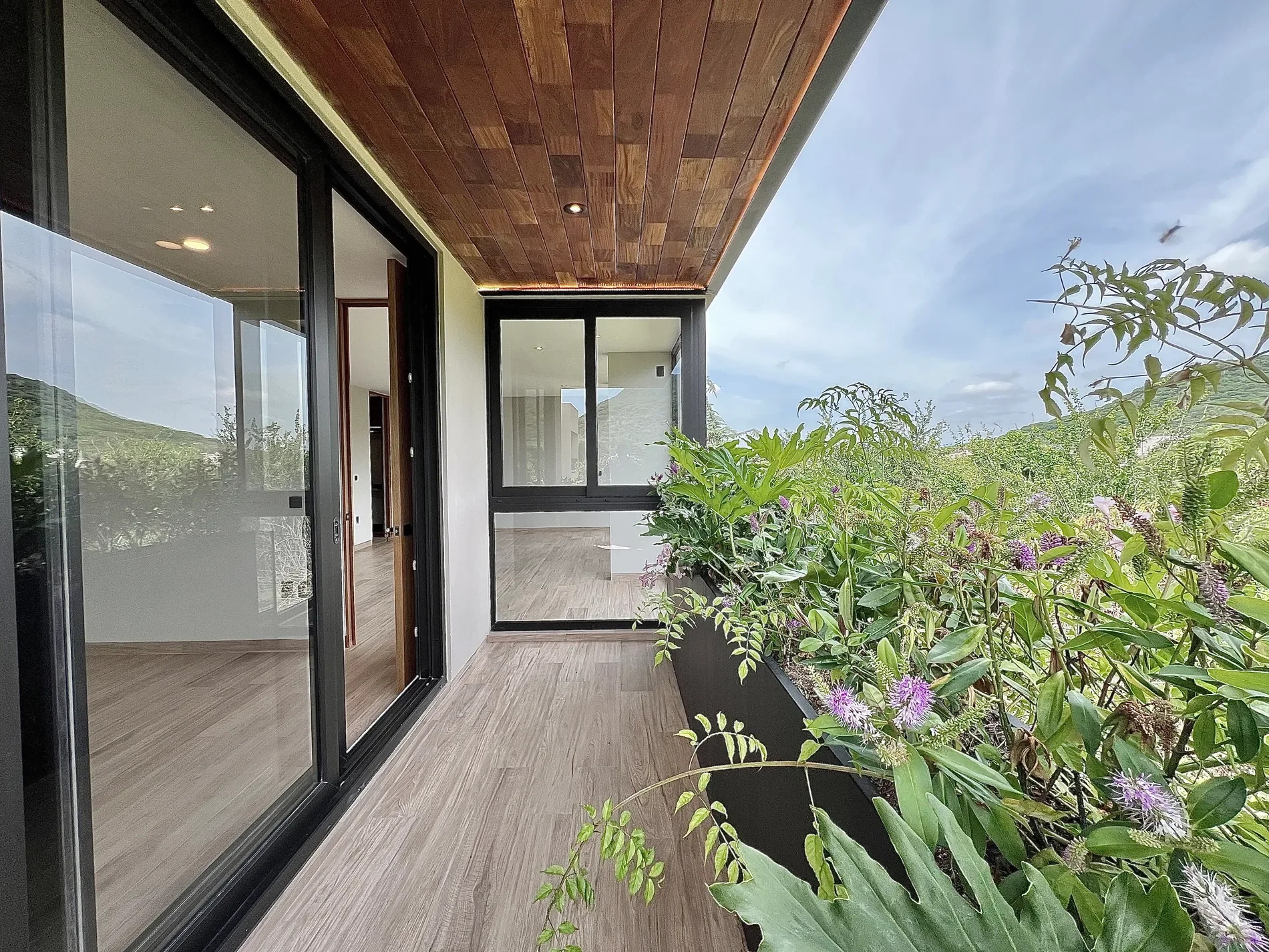 Exterior photo 7