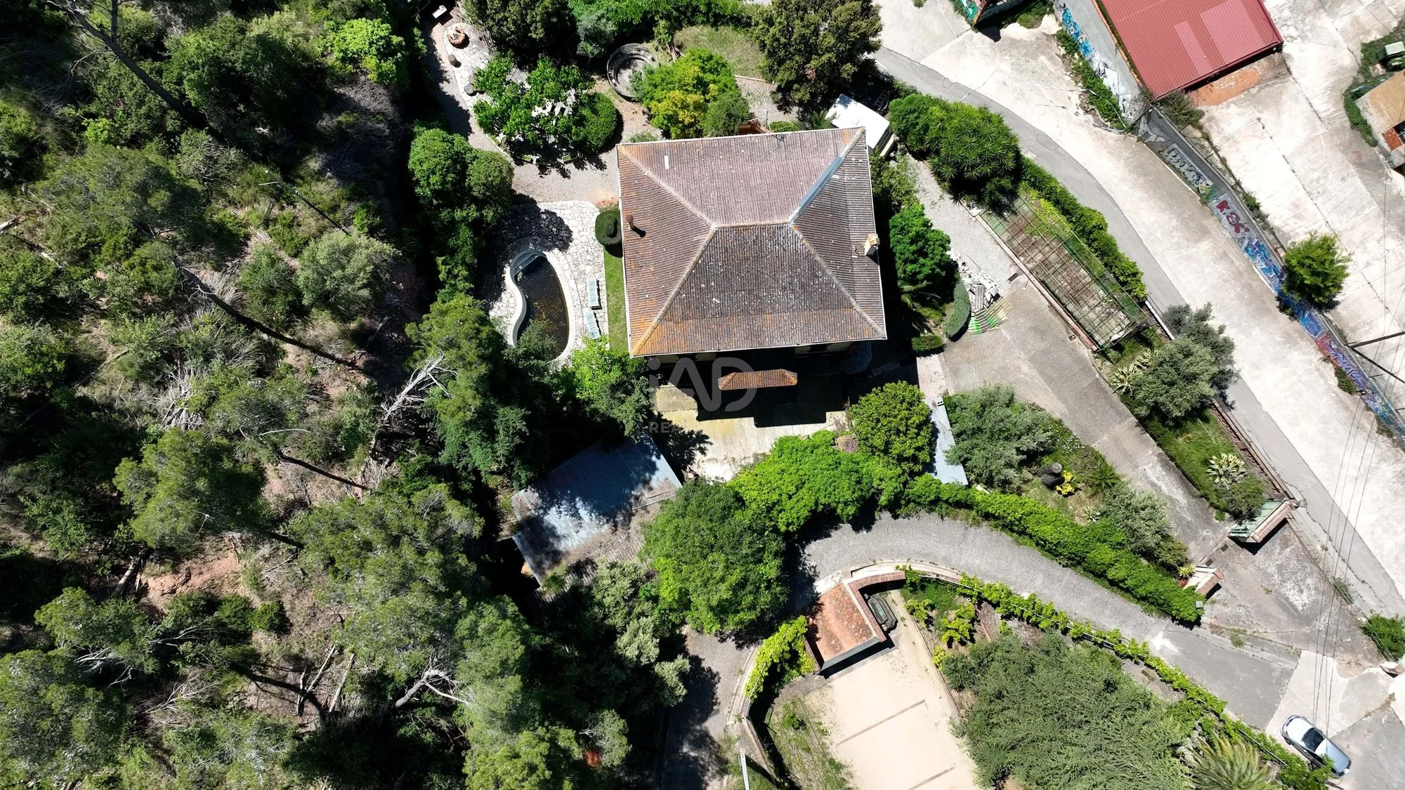 Exterior photo 5