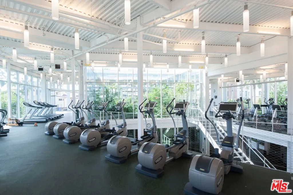 12920 Runway Road 360, Los Angeles, California, United States. - Photo 35