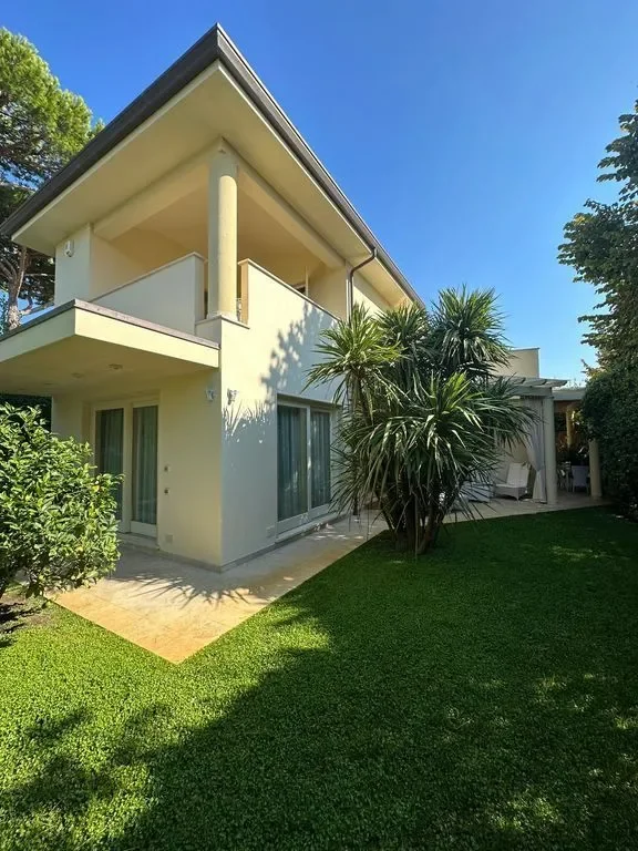 Ref. F489 Villa