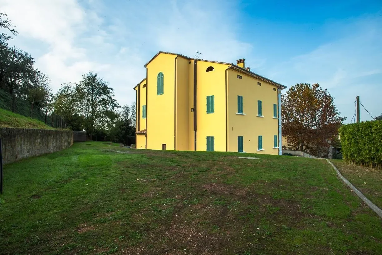 Exterior photo 4